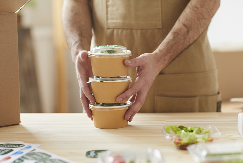 Quali sono i vantaggi delle stoviglie usa e getta?