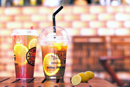 Guida ai coperchi delle tazze in PET: coperchio a cupola o coperchio piatto